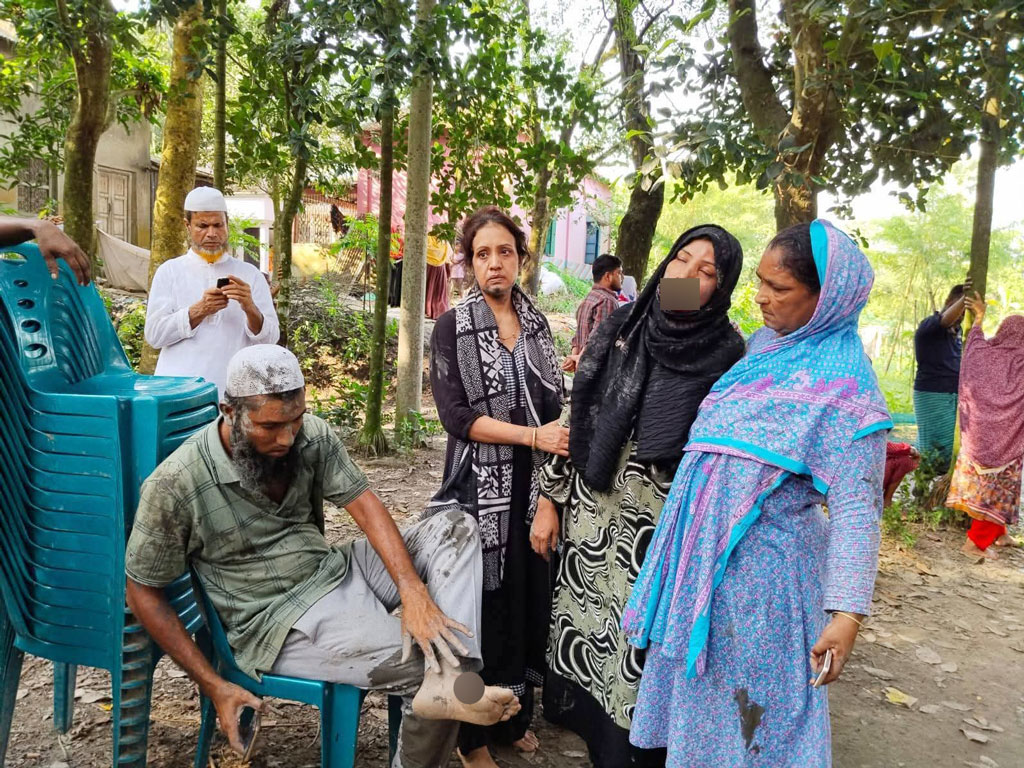 কবর খননে প্রতিপক্ষের হামলা-বাধা, সাড়ে ৪ ঘণ্টা পর লাশ অন্যত্র দাফন