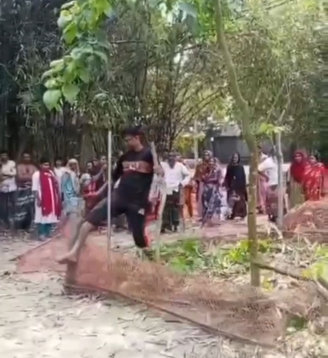 সম্পত্তি কম পাওয়ায় বাবার কবর ভাঙচুর করলেন ছেলে