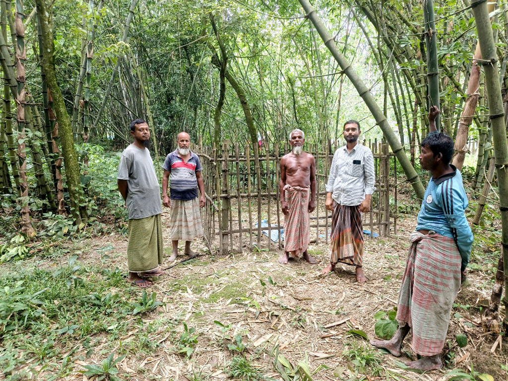 কঙ্কালচুরির আতঙ্কে রাত জেগে কবর পাহারা