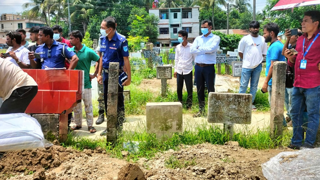গোপালগঞ্জে সংঘর্ষে নিহত তিনজনের লাশ কবর থেকে উত্তোলন