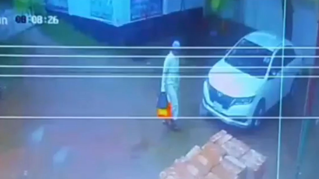 কুবি ছাত্রী-মায়ের মরদেহ উদ্ধার: সিসিটিভিতে দেখা সেই কবিরাজ আটক