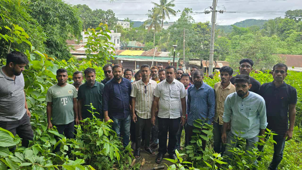 খাগড়াছড়িতে কবরস্থান পরিষ্কার করল যুবদল