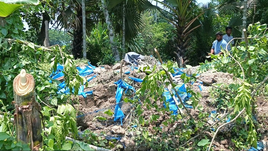 জমি নিয়ে সংঘাত গড়াল কবরস্থান পর্যন্ত