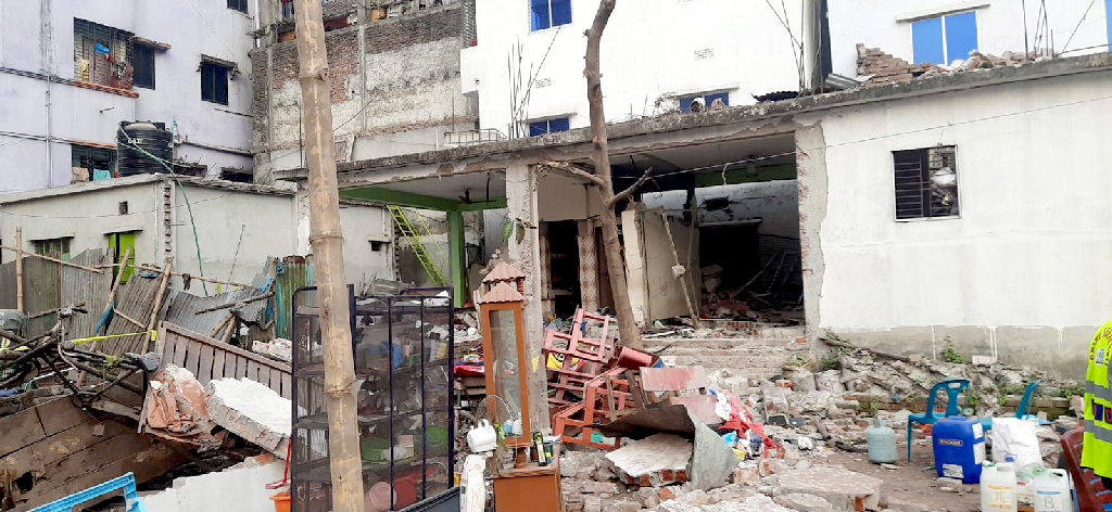 কেরানীগঞ্জে মাদ্রাসা ভবনে বিস্ফোরণ, ককটেল ও বোমা তৈরির সরঞ্জাম উদ্ধার