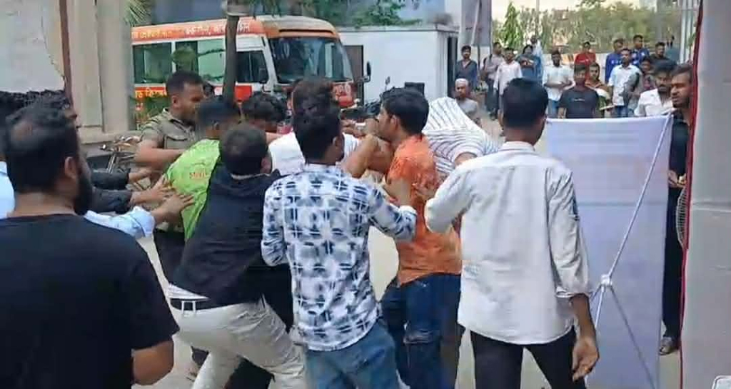 নারায়ণগঞ্জে বিএনপি নেতার ওপর যুবদল কর্মীদের হামলা, বহিষ্কার ৪