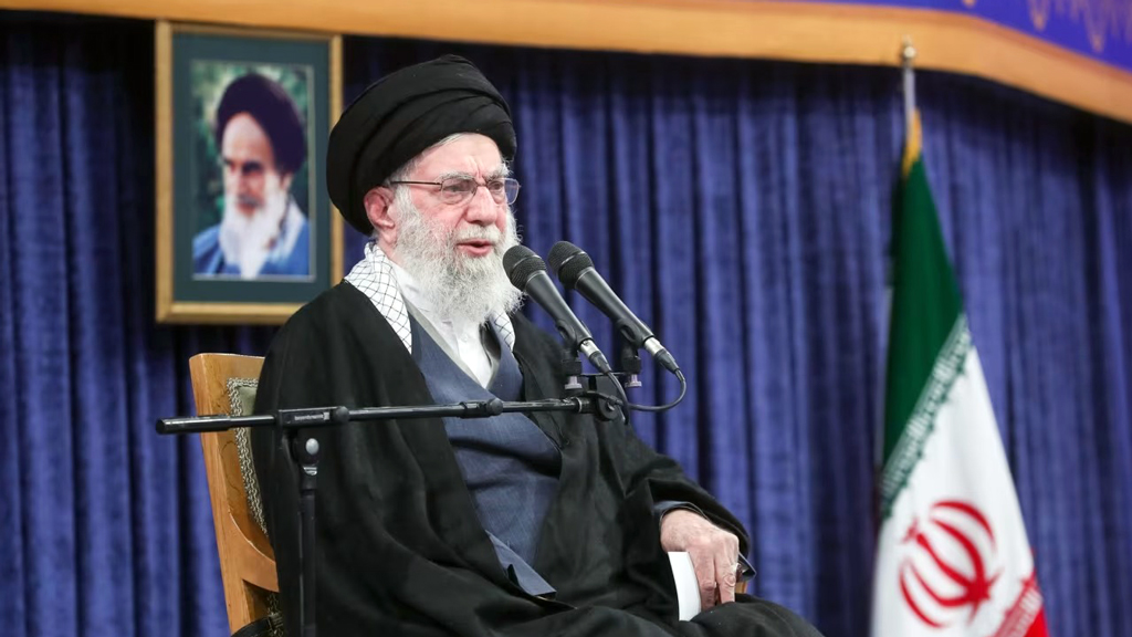 ইরান চালায় কারা, কীভাবে