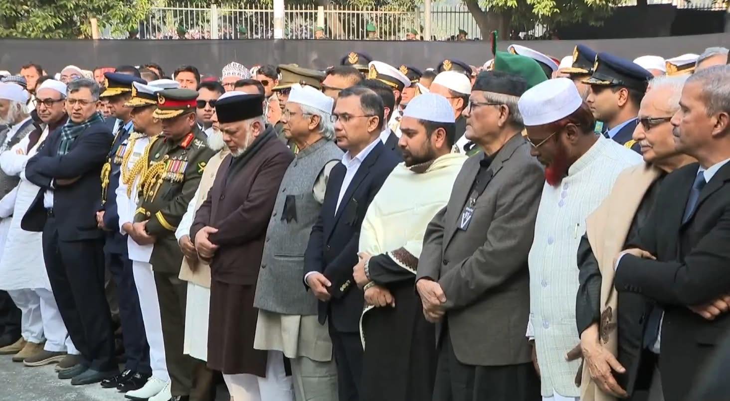 বিপুলসংখ্যক মানুষের অংশগ্রহণে খালেদা জিয়ার জানাজা সম্পন্ন