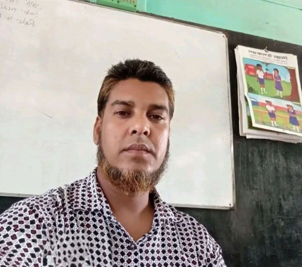 ফ্রিজ সরাতে গিয়ে বিদ্যুতায়িত হয়ে শিক্ষকের মৃত্যু
