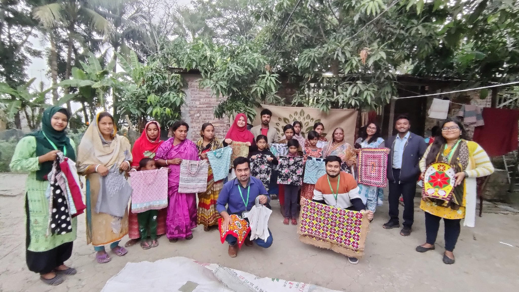 নারীদের স্বাবলম্বী হওয়ার পথ দেখাচ্ছে খুবি শিক্ষার্থীদের উদ্যোগ ‘সমৃদ্ধি’