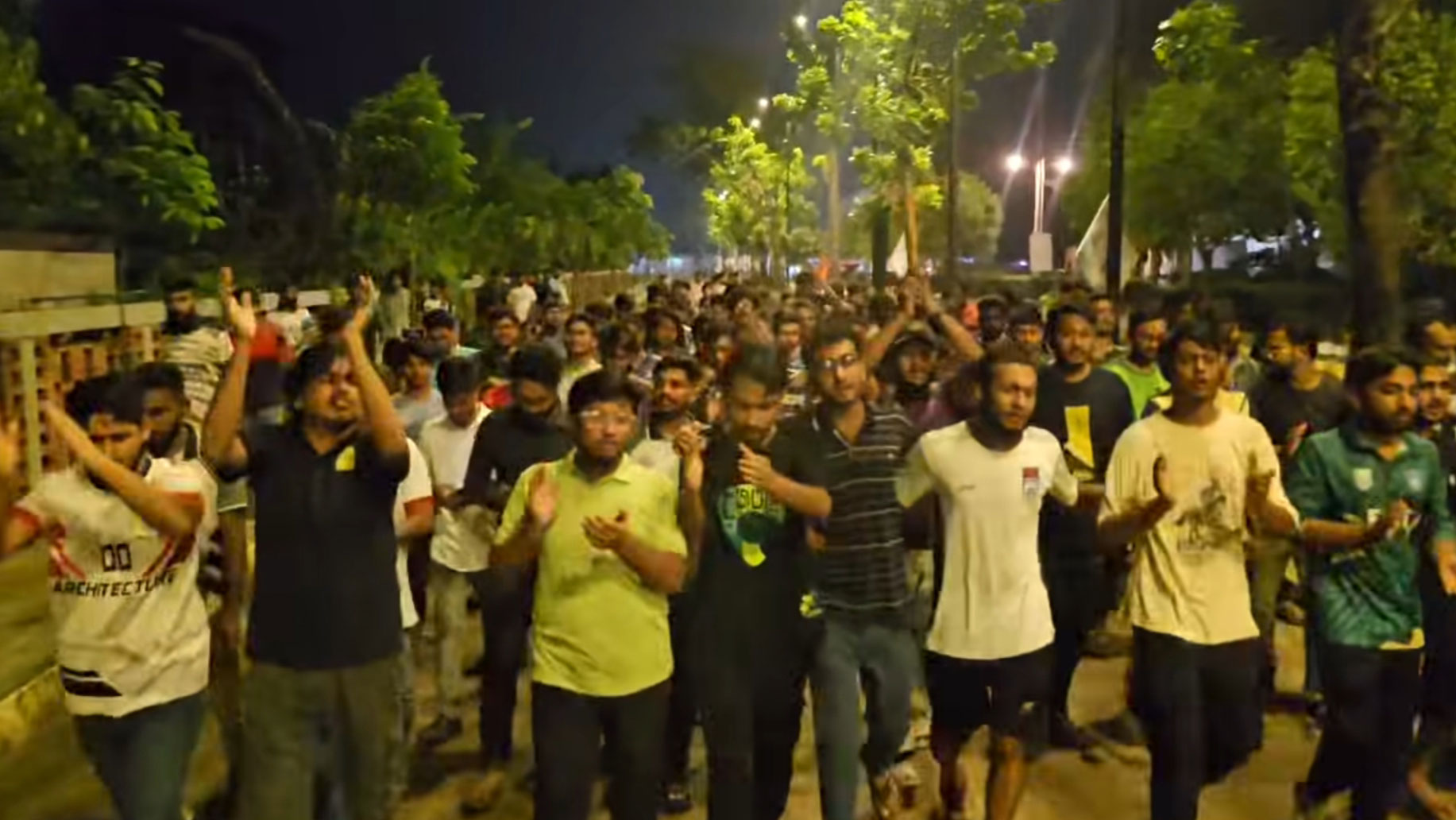 মিটফোর্ডে ব্যবসায়ী হত্যার প্রতিবাদে খুলনা বিশ্ববিদ্যালয়ে বিক্ষোভ, পাঁচ দফা দাবি শিক্ষার্থীদের