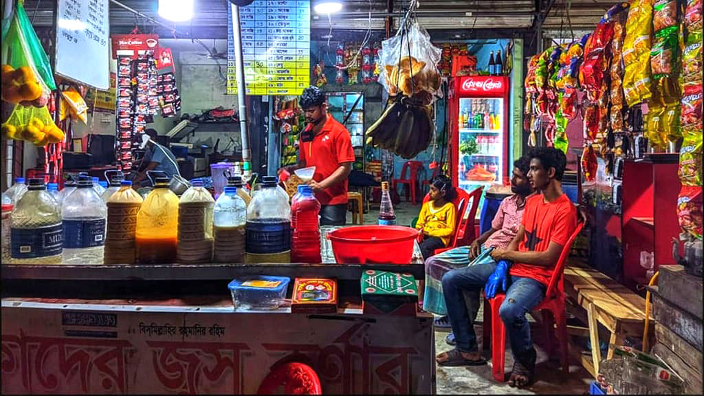 বাকি খাইয়ে নিস্ব খুবির হল রোডের ‘কাদের ভাই’