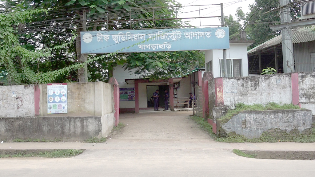 সাংবাদিক হত্যাচেষ্টায় সাবেক প্রতিমন্ত্রীসহ ১২৭ জনের বিরুদ্ধে মামলা