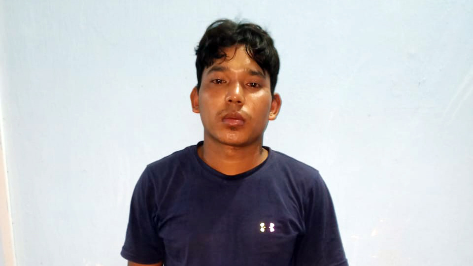 চাঁদা নেওয়ার সময় অস্ত্রসহ গ্রেপ্তার ১