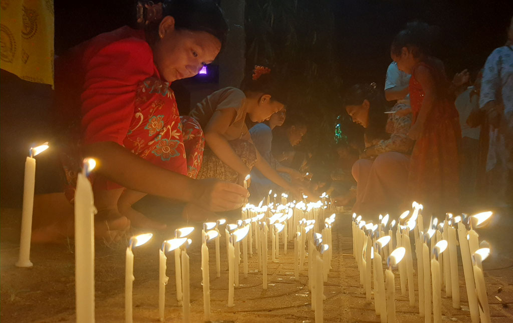 বিমান দুর্ঘটনায় নিহতদের আত্মার শান্তি এবং আহতদের সুস্থতা কামনায় পঞ্চশীল ও প্রদীপ প্রজ্বালন