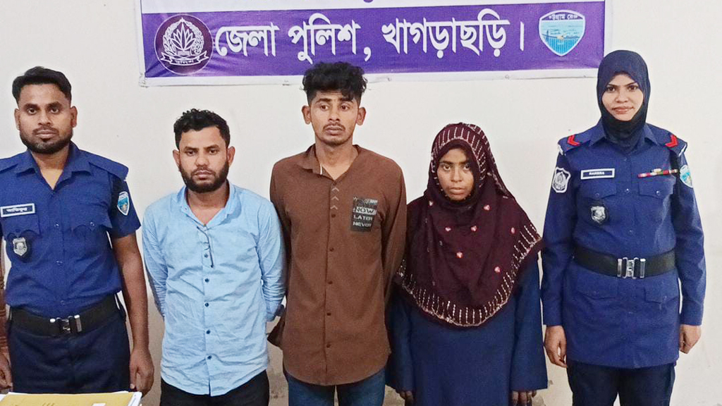 রামগড়ে ফার্মেসির সামনে থেকে ২ লাখ ১০ হাজার টাকা চুরি, তিনজন গ্রেপ্তার