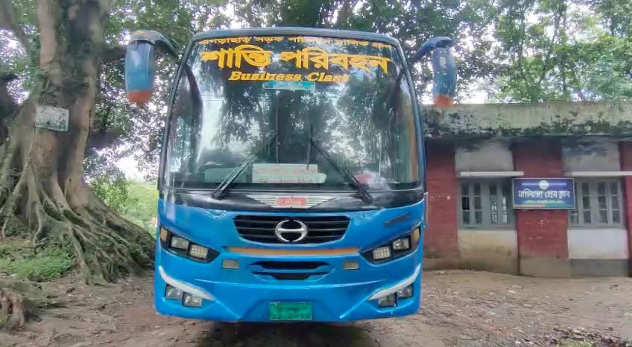 বাসের চাকায় পিষ্টে নারীর মৃত্যু