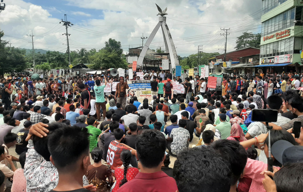 খাগড়াছড়িতে কিশোরীকে দলবদ্ধ ধর্ষণ: বিচারের দাবিতে কাল ২৪ ঘণ্টা সড়ক অবরোধের ঘোষণা