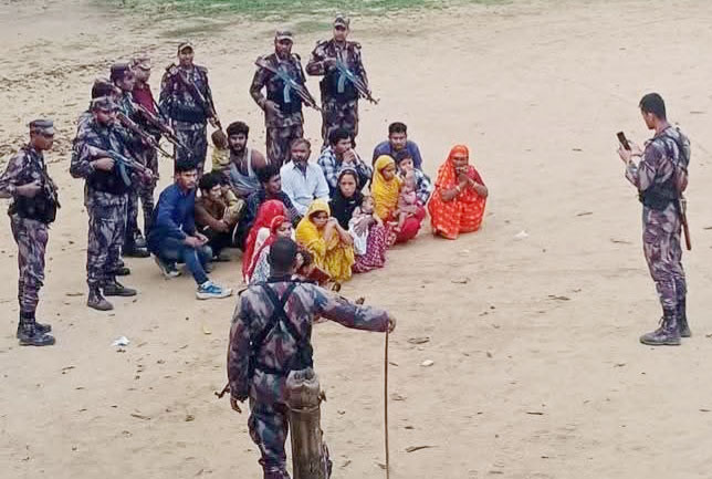 খাগড়াছড়ির দুই উপজেলার সীমান্ত দিয়ে ২৬ জনকে পুশ ইন। ছবি: আজকের পত্রিকা
