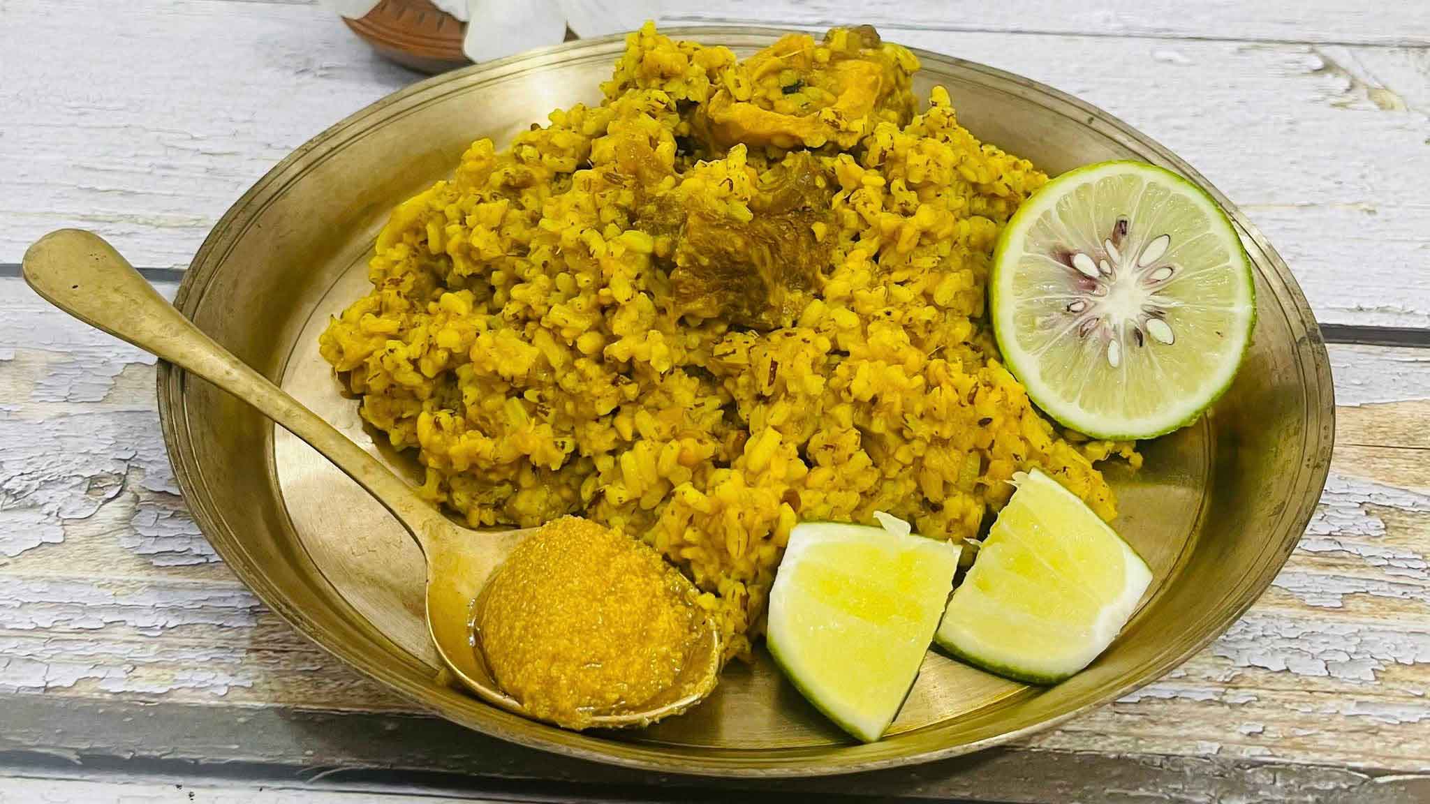 মেঘলা দিনে ছাকবাটা খিচুড়ি