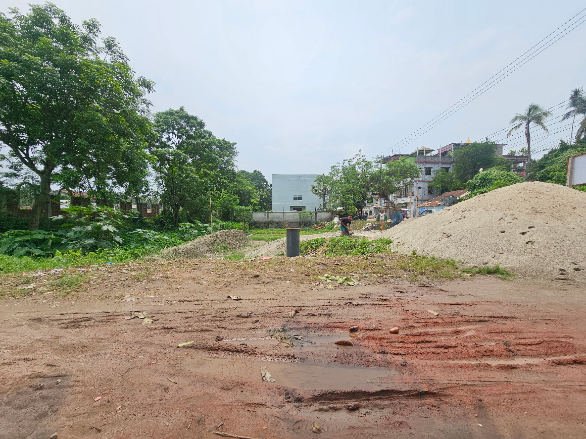 খাল দখল করে টাঙ্গাইল পৌরসভার ৭ মার্কেট, অস্তিত্ব সংকটে শ্যামা বাবুর খাল