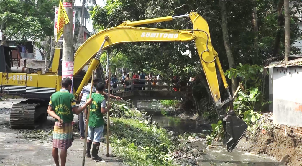 পিরোজপুরে শত বছরের পুরোনো ভাড়ানি খাল খনন, অবৈধ স্থাপনা উচ্ছেদ
