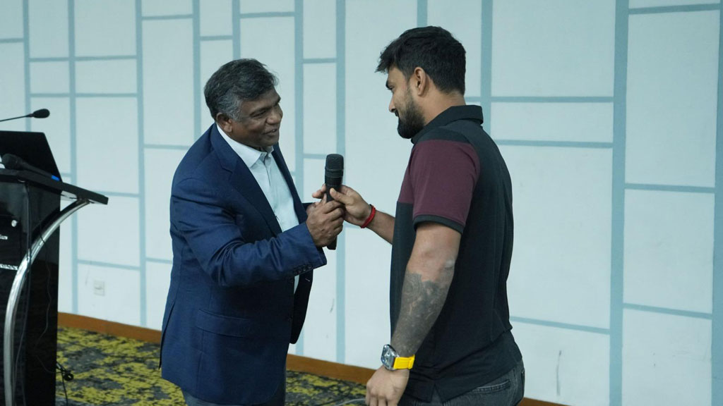 লাফিয়ে লাফিয়ে মাইক্রোফোন হাতে ক্রিকেটাররা কথা বলেছে: বিসিবি সভাপতি