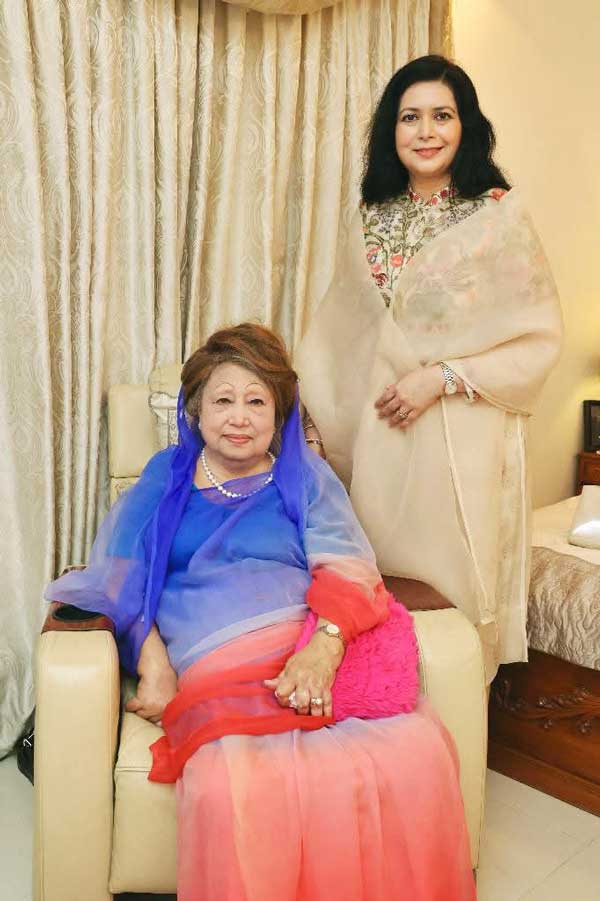 খালেদা জিয়ার সঙ্গে জোবাইদা রহমান। ফাইল ছবি