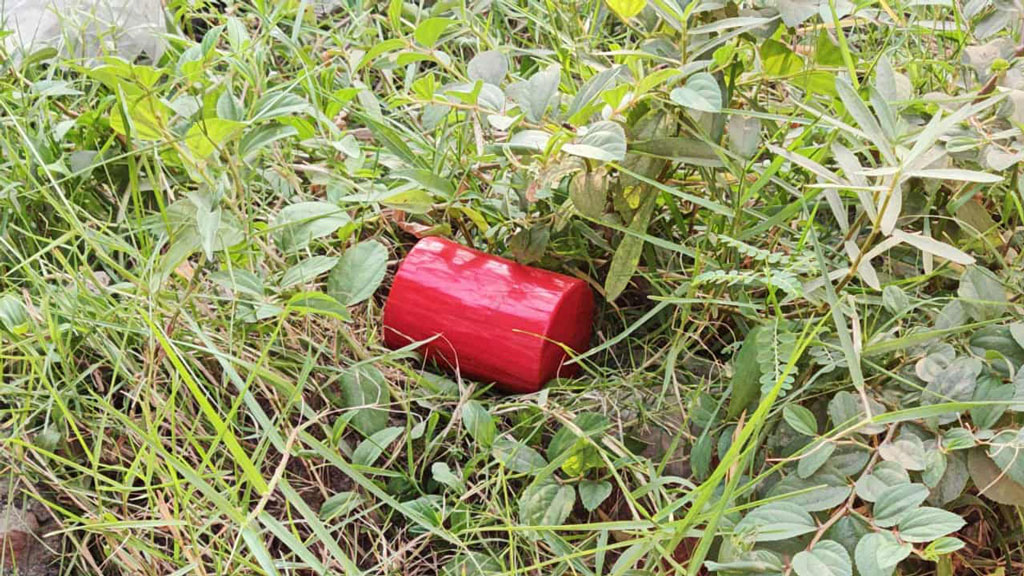 খুলনার আদালতপাড়ায় ককটেল-সদৃশ বস্তু উদ্ধার