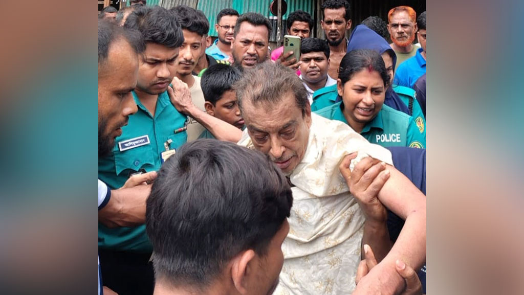 খুলনায় আ.লীগ নেতাকে মারধর করে পুলিশে সোপর্দ