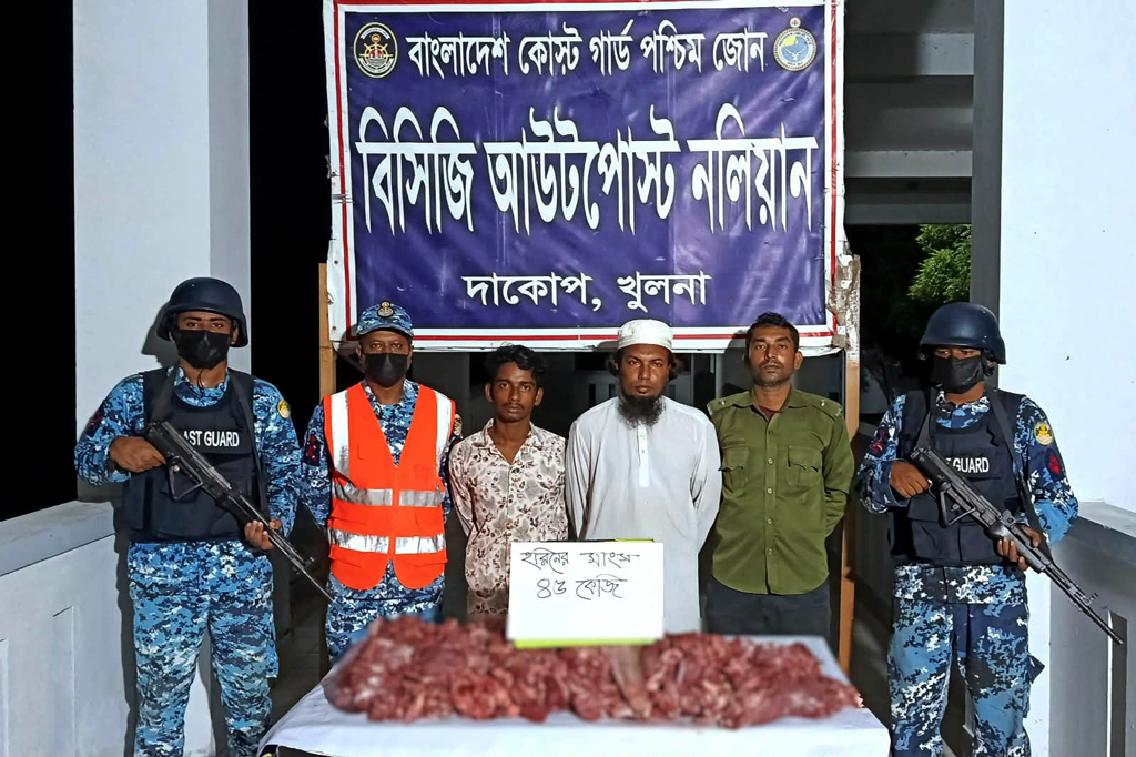 খুলনায় ৪৫ কেজি হরিণের মাংসসহ আটক ২