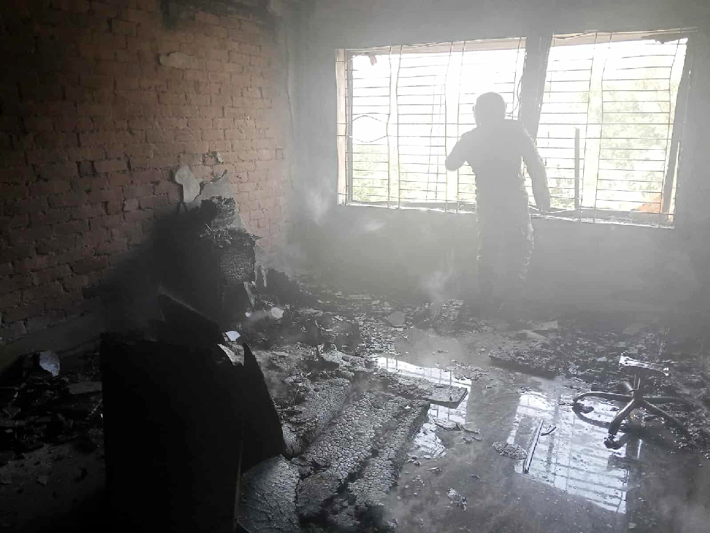 খুলনা সিআইডির সদর দপ্তরে অগ্নিকাণ্ড