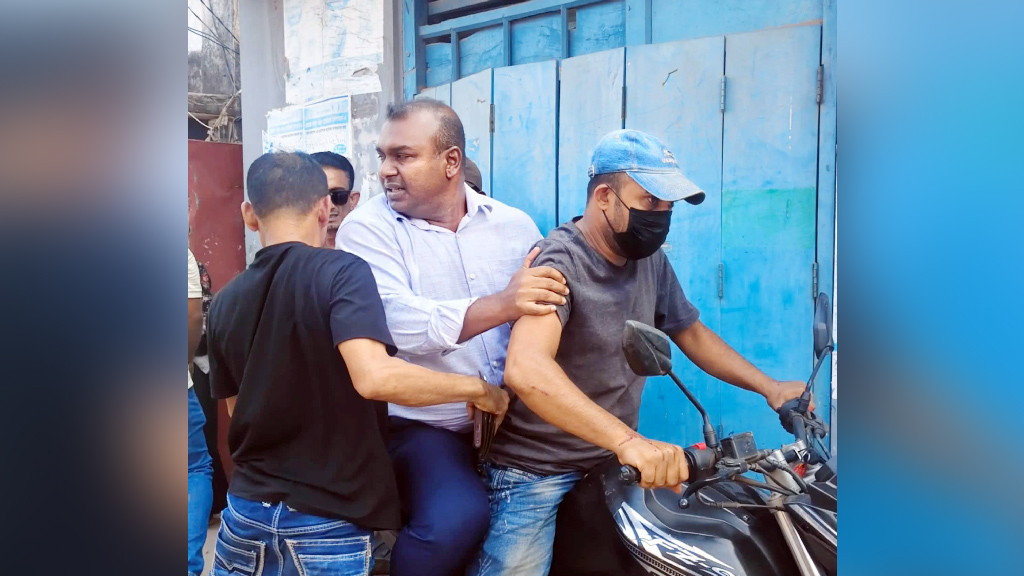 কার্যালয় থেকে সাব-রেজিস্ট্রারকে অপহরণের গুঞ্জন, ফিরে এসে বললেন ‘কথা বলতে গিয়েছিলাম’