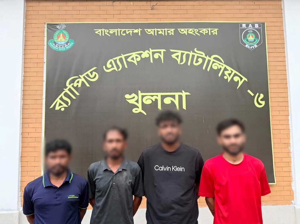 খুলনায় তালিকাভুক্ত সন্ত্রাসী মমি তিন সহযোগীসহ গ্রেপ্তার