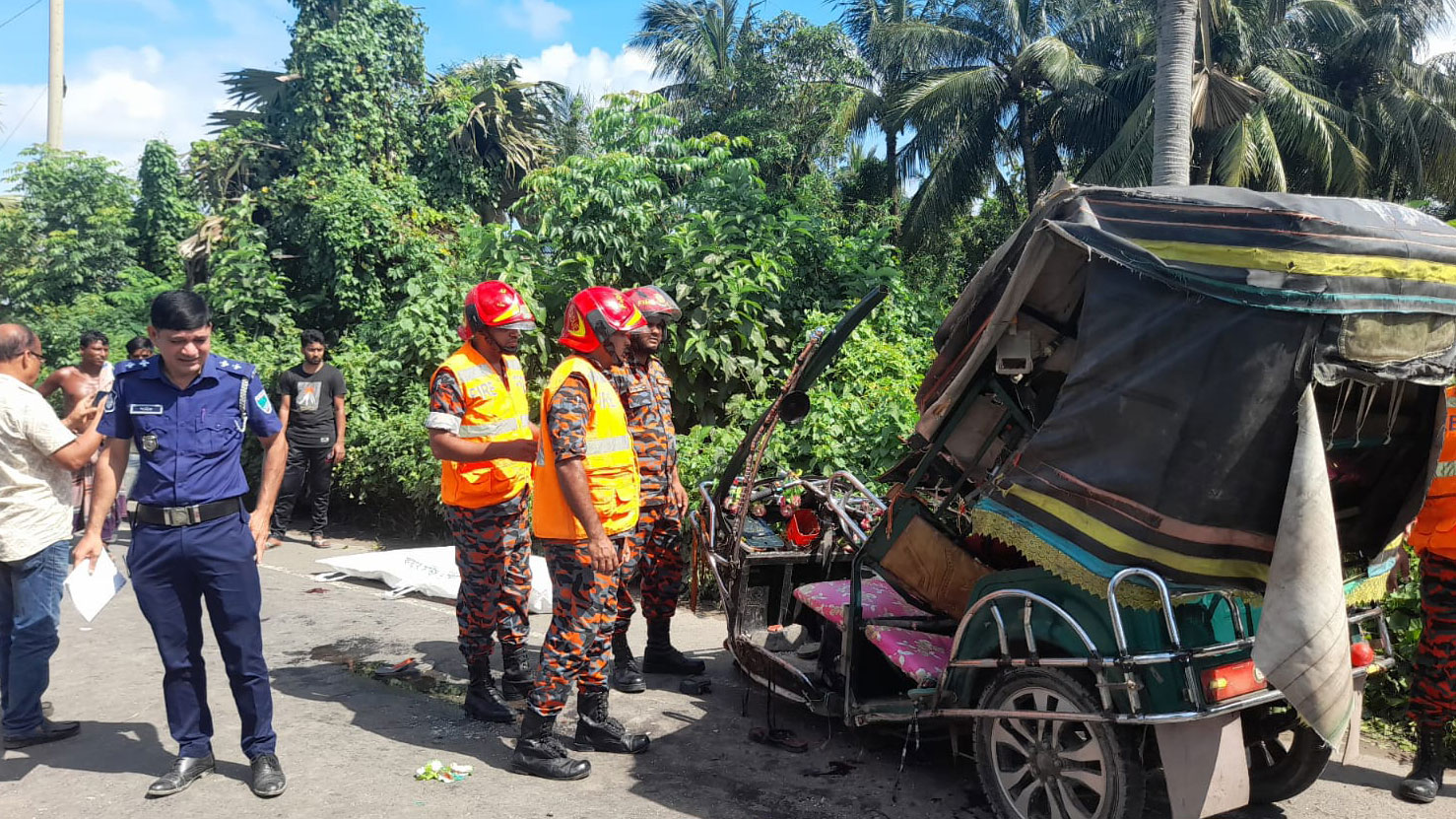 খুলনার ডুমুরিয়ায় ট্রাকের ধাক্কায় ইজিবাইকের ২ আরোহীর মৃত্যু