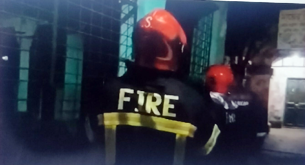 খুলনা সাবরেজিস্ট্রি অফিসে পেট্রলবোমা হামলা