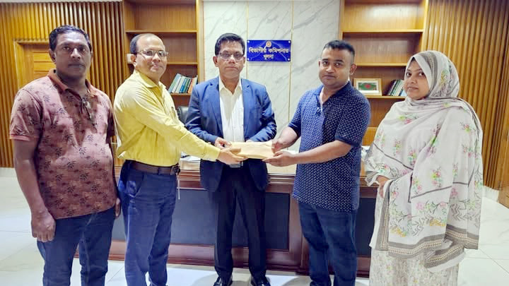 লাজ ফার্মার বিরুদ্ধে অভিযোগকারী পেলেন ১ লাখ ২৫ হাজার টাকা