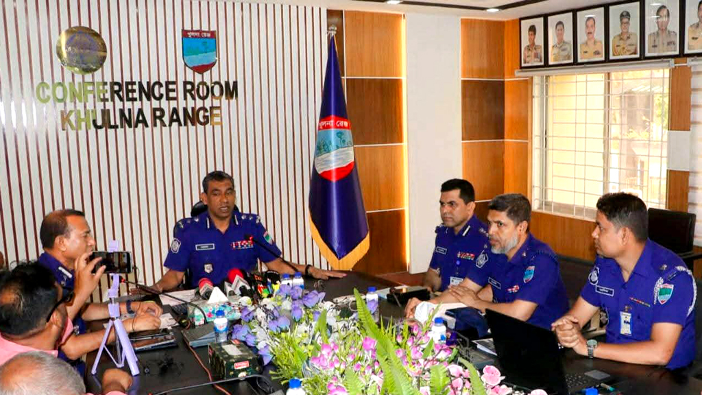 পুলিশে নিয়োগ হবে শতভাগ মেধায়, দালালের ফাঁদে না পড়ার আহ্বান