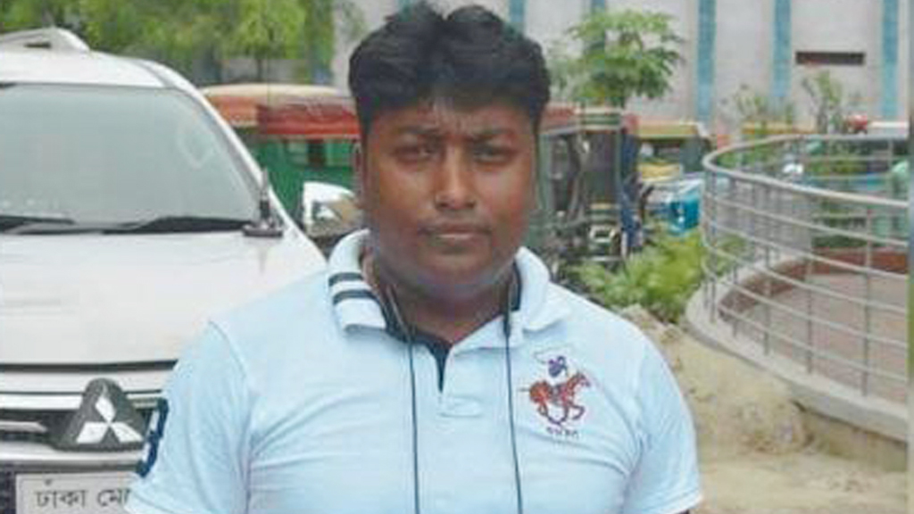 বিএনপির নেতা-কর্মীদের নির্যাতনের আসামি এসআইকে পিটিয়ে পুলিশে সোপর্দ