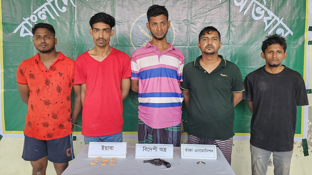 খুলনায় ছাত্রদলের সাবেক নেতাসহ গ্রেপ্তার ৫, অস্ত্র-মাদক জব্দ