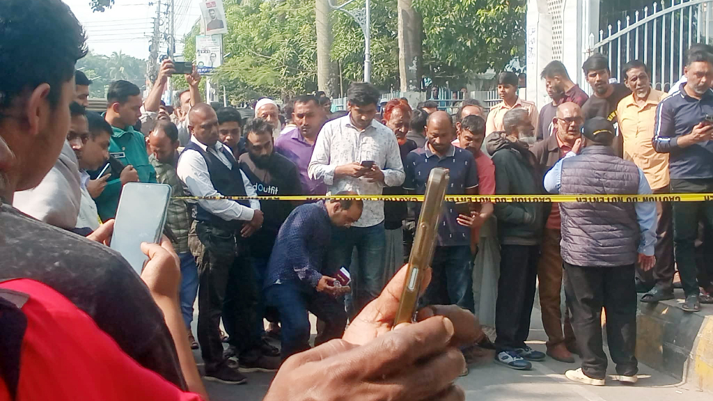 খুলনায় জোড়া খুনে ‘গ্রেনেড বাবু’র সম্পৃক্ততা খতিয়ে দেখছে পুলিশ