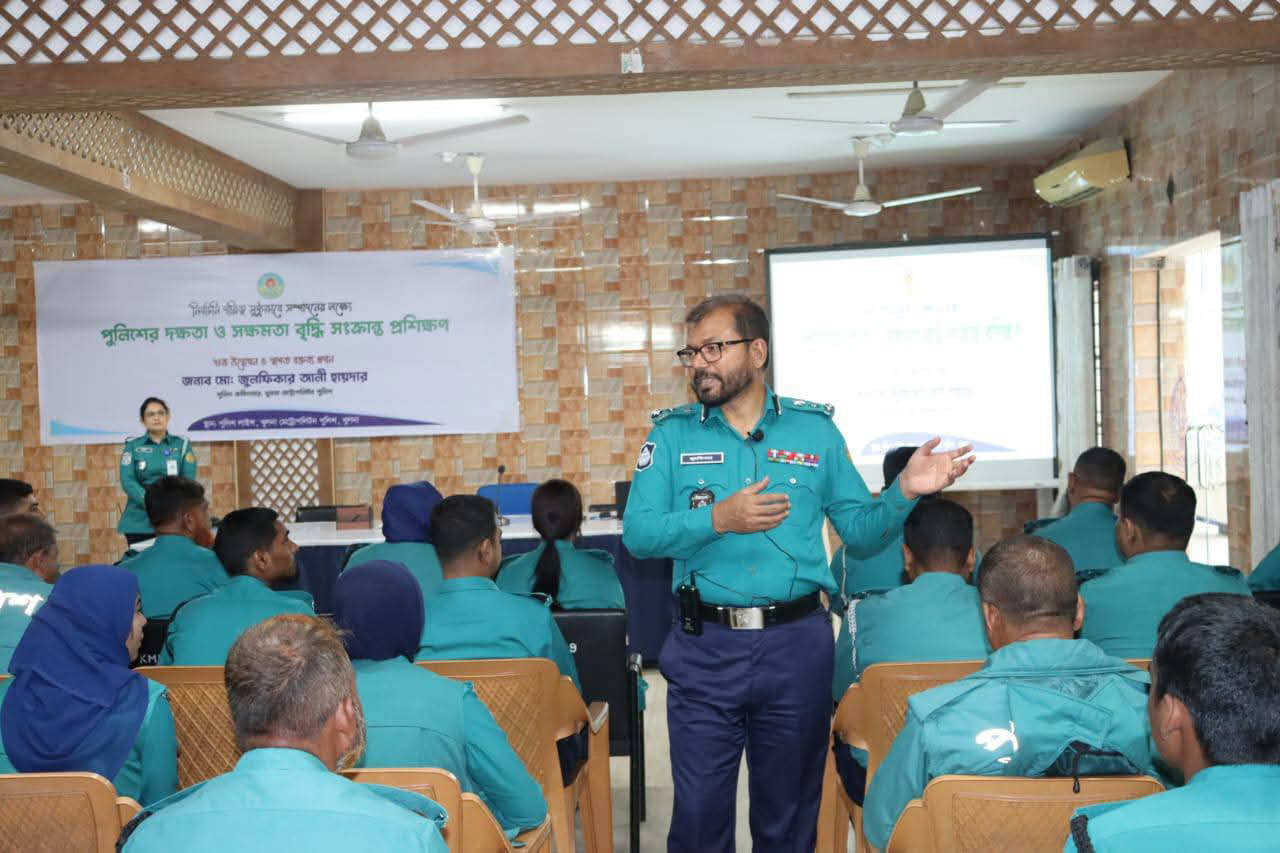 নির্বাচন নিরপেক্ষভাবে সম্পন্ন করতে পুলিশের সর্বস্তরে পেশাদারি জরুরি: কেএমপি কমিশনার