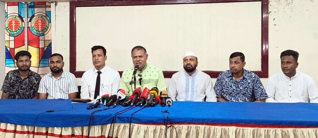 ময়মনসিংহ প্রেসক্লাবে বিএনপি নেতার পাল্টা সংবাদ সম্মেলন। ছবি: আজকের পত্রিকা