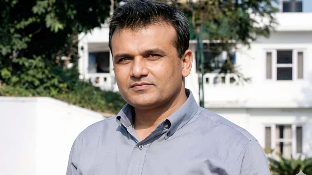 পুনর্বহালের এক মাস পর পদোন্নতি, বকেয়া বেতন ভাতা পাবেন কোহিনুর মিয়া