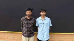 খুলনায় অস্ত্র ও গুলিসহ আশিক বাহিনীর দুই সদস্য গ্রেপ্তার

