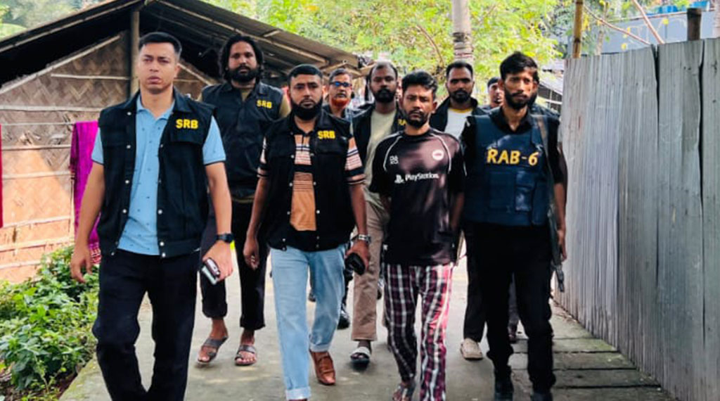 খুলনায় পুলিশ পরিদর্শককে কুপিয়ে জখম, ‘স্পিকার মিরাজ’ ও তাঁর সহযোগী গ্রেপ্তার