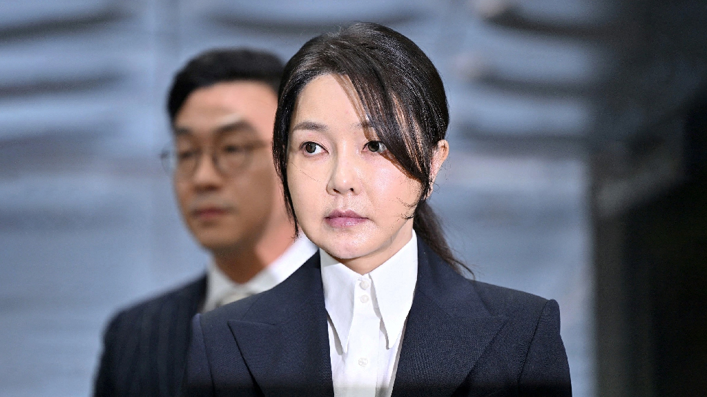 ব্যাগ-হীরার গয়না ঘুষ নিয়েছিলেন দক্ষিণ কোরিয়ার সাবেক ফার্স্ট লেডি, ২০ মাসের কারাদণ্ড