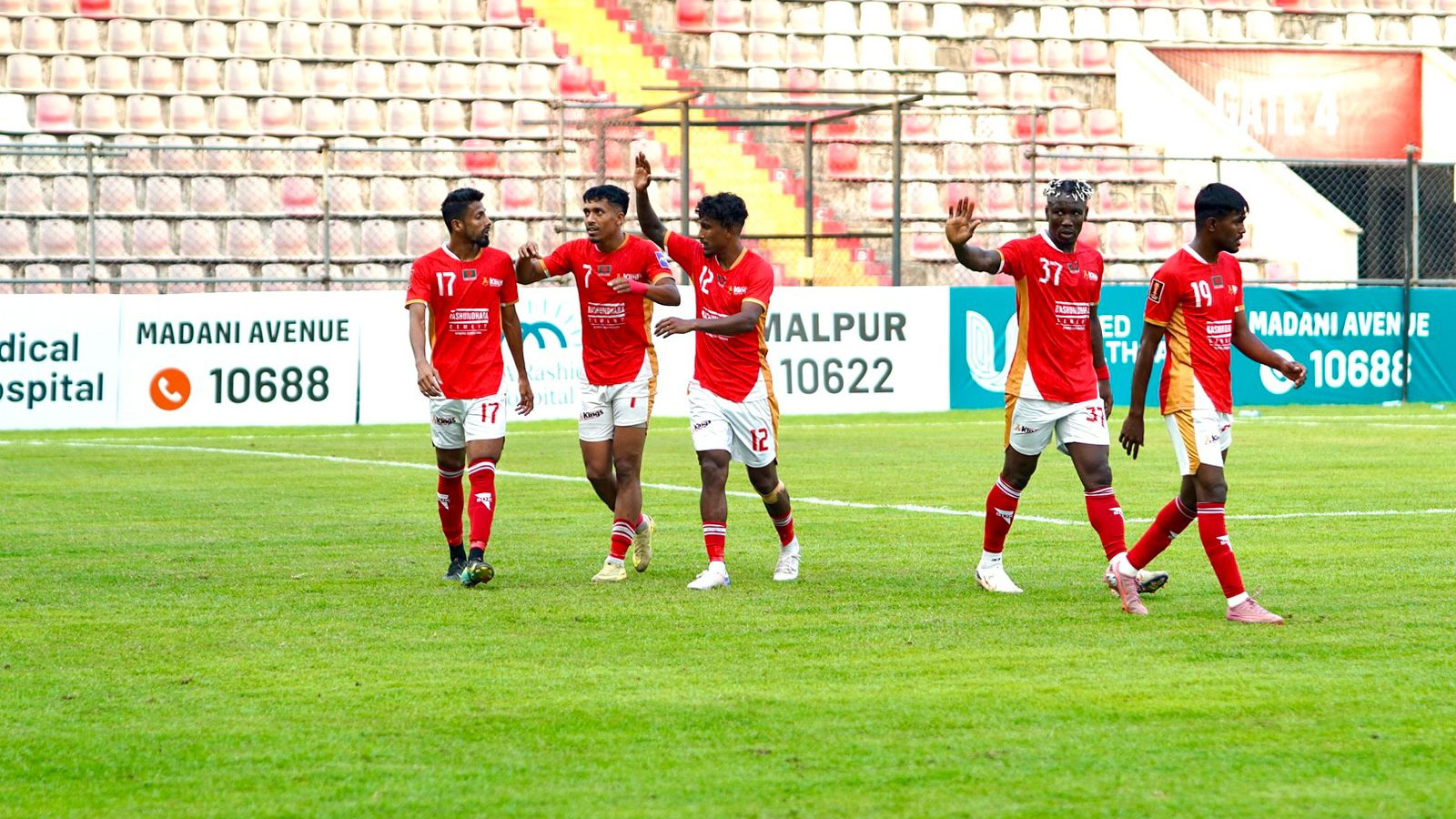 এককভাবে শীর্ষে বসুন্ধরা, তিনে আবাহনী