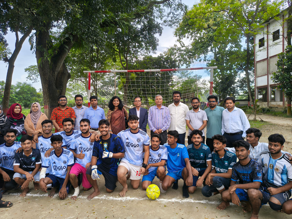 কিশোরগঞ্জ বিশ্ববিদ্যালয়ে আরাফাত রহমান কোকো স্মৃতি ফুটবল টুর্নামেন্ট শুরু