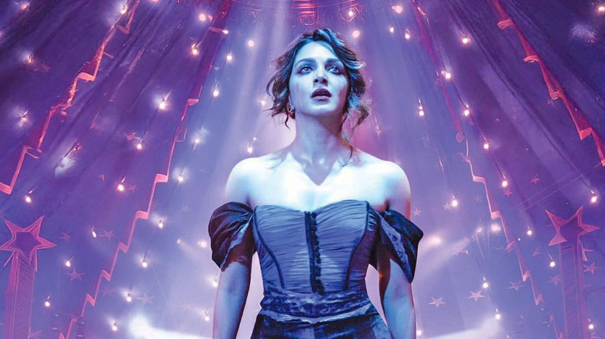 নতুন লুকে চমকে দিলেন কিয়ারা আদভানি