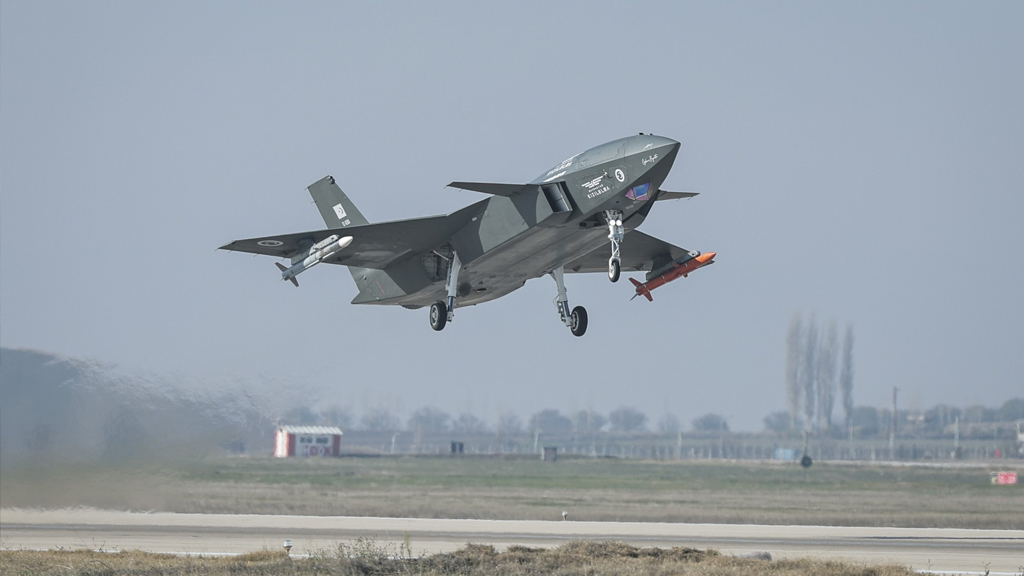 ‘বিশ্বে প্রথম’ মনুষ্যবিহীন যুদ্ধবিমান থেকে ক্ষেপণাস্ত্র হামলার সফল পরীক্ষা তুরস্কের